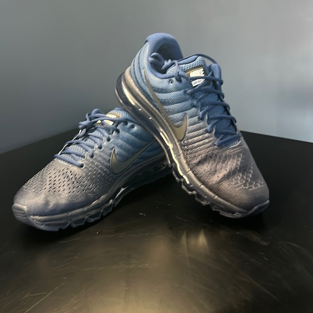 Men’s 10.5 Nike Air Max 2017- Navy/Black NEW